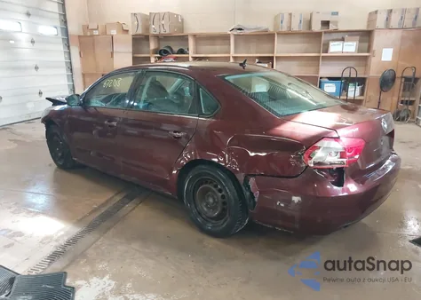 2013 Volkswagen Passat 2.5L S z USA, uszkodzony, nr VIN 1VWAP7A38DC037851